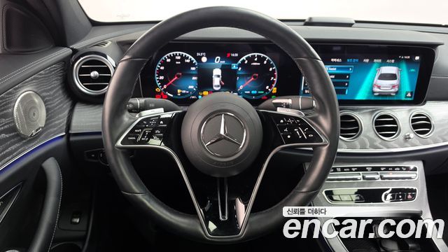 Mercedes-Benz E-Class 2022 — photo 19
