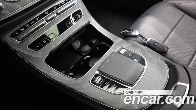 Mercedes-Benz E-Class 2022 — photo 24