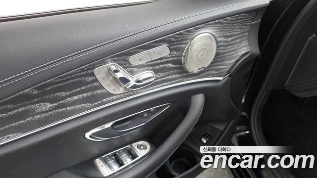 Mercedes-Benz E-Class 2022 — photo 25