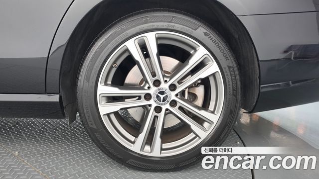 Mercedes-Benz E-Class 2022 — photo 7