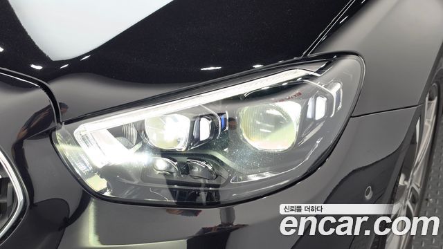 Mercedes-Benz E-Class 2022 — photo 8