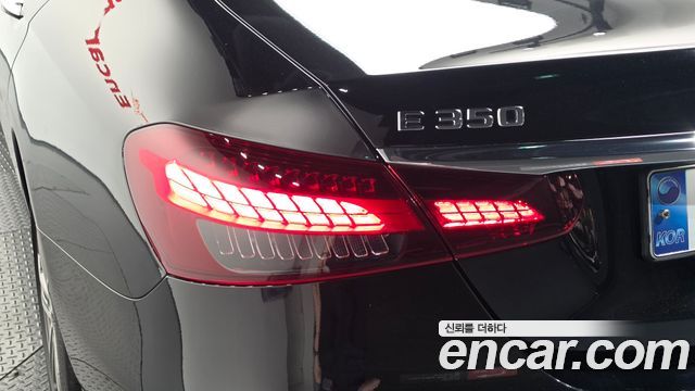 Mercedes-Benz E-Class 2022 — photo 9