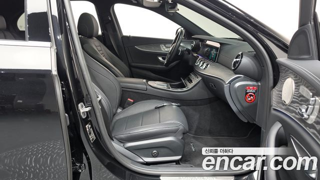 Mercedes-Benz E-Class 2022 — photo 16