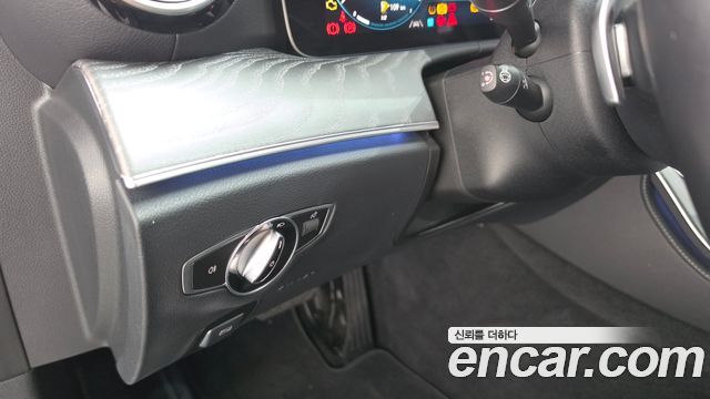 Mercedes-Benz E-Class 2022 — photo 28