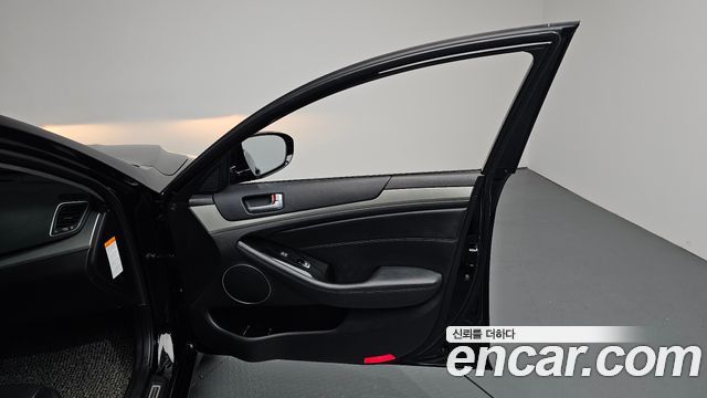 Kia K7 2016 — photo 14