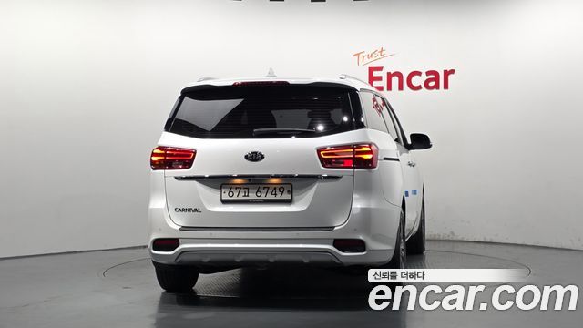 Kia Canival 2019 — photo 4
