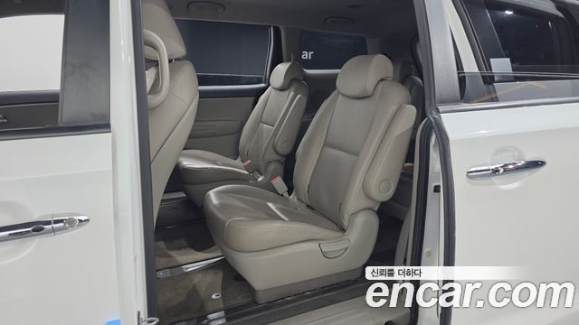 Kia Canival 2019 — photo 17