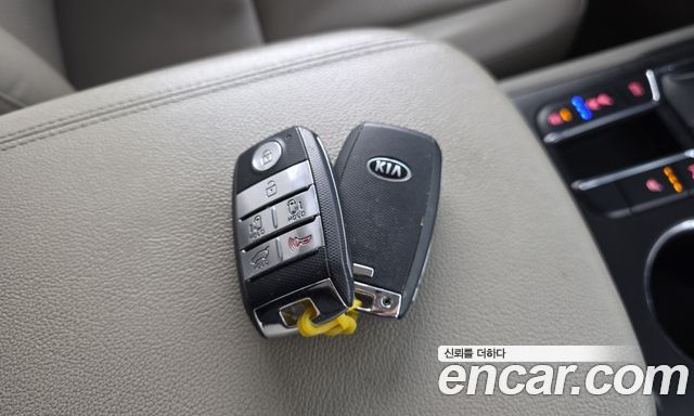 Kia Canival 2019 — photo 24