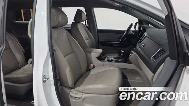 Kia Canival 2019 — photo 16