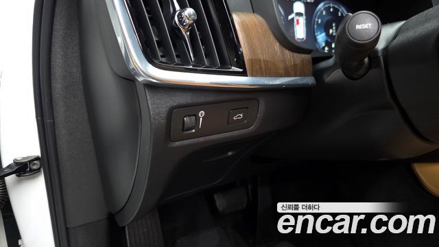 Volvo V90 2021 — photo 30