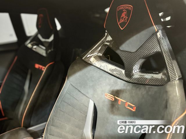 Lamborghini Huracan 2023 — photo 12