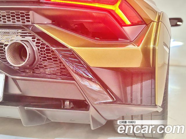 Lamborghini Huracan 2023 — photo 18