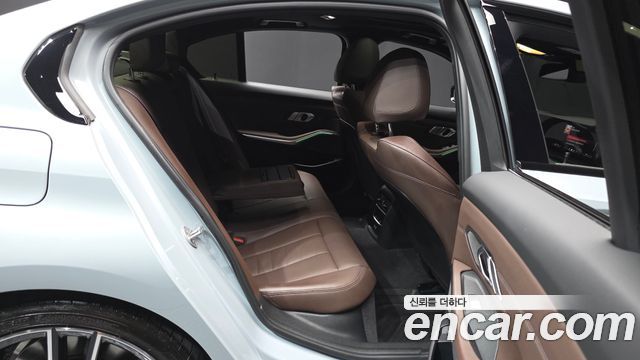 BMW 3-Series 2025 — photo 18