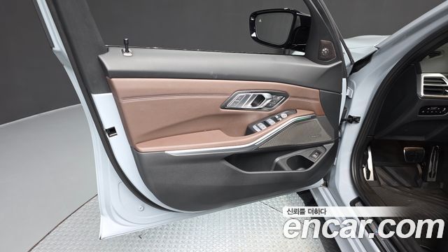 BMW 3-Series 2025 — photo 14