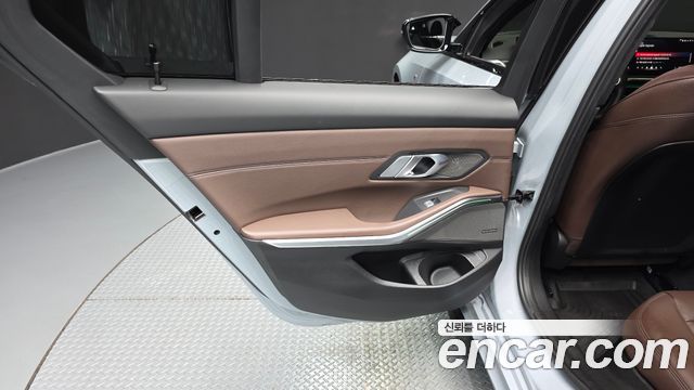 BMW 3-Series 2025 — photo 15