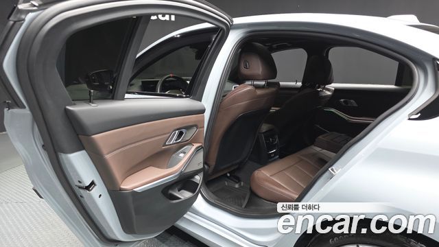 BMW 3-Series 2025 — photo 16
