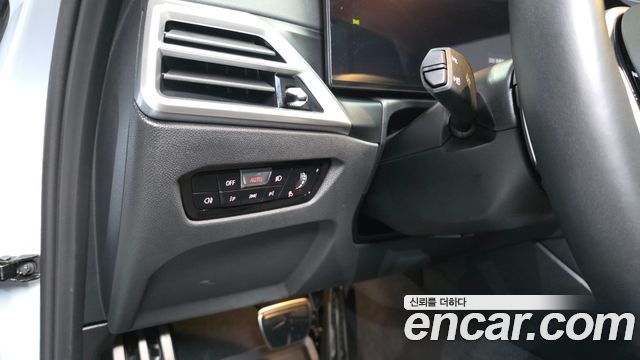 BMW 3-Series 2025 — photo 29
