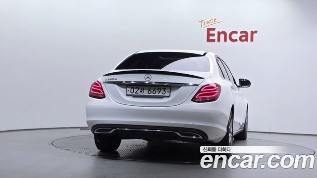 Mercedes-Benz C-Class 2018 — photo 4