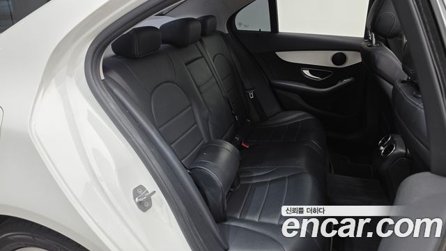 Mercedes-Benz C-Class 2018 — photo 12