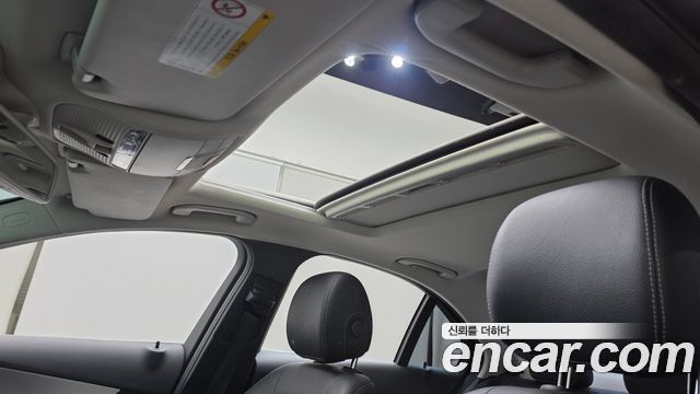 Mercedes-Benz C-Class 2018 — photo 19