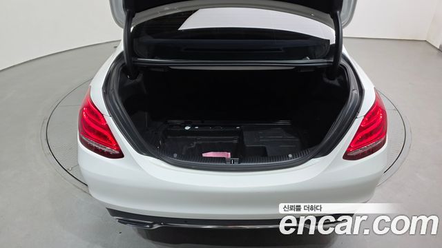 Mercedes-Benz C-Class 2018 — photo 20