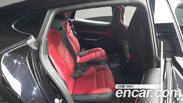 Porsche Taycan 2021 — photo 18