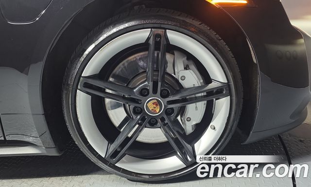 Porsche Taycan 2021 — photo 7