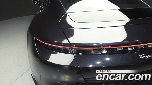 Porsche Taycan 2021 — photo 9