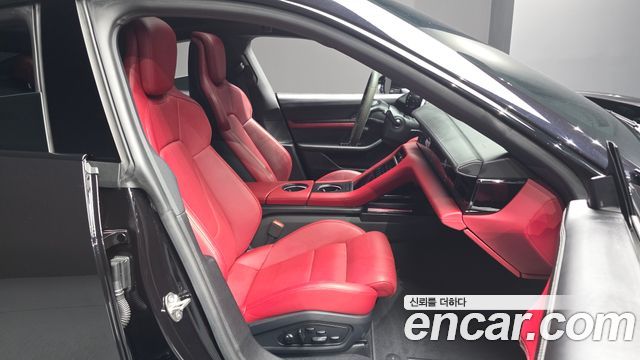 Porsche Taycan 2021 — photo 16