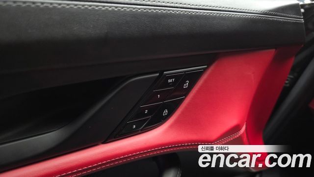 Porsche Taycan 2021 — photo 31