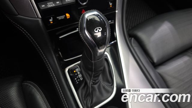 Infiniti Q50 2018 — photo 12