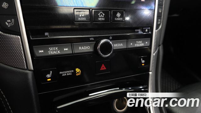 Infiniti Q50 2018 — photo 24