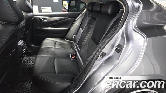 Infiniti Q50 2018 — photo 16