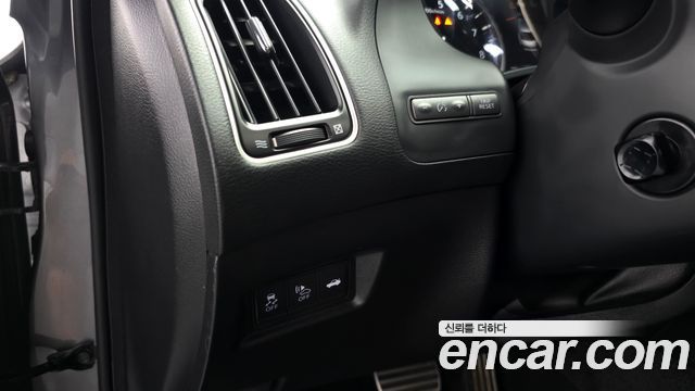 Infiniti Q50 2018 — photo 29