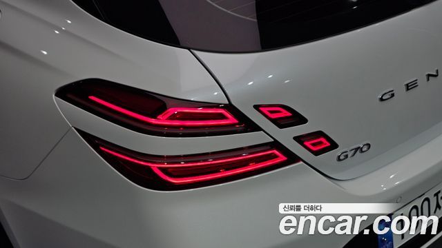 Genesis G70 2023 — photo 9