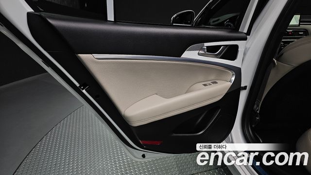 Genesis G70 2023 — photo 15