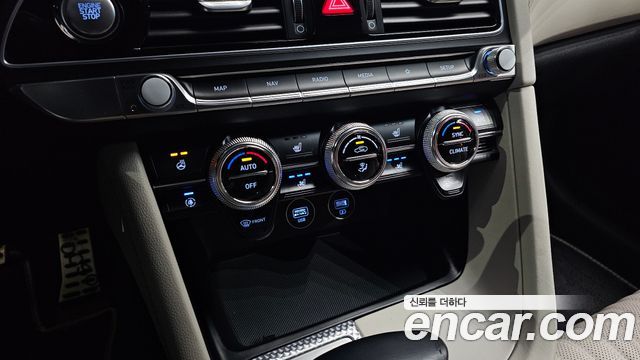 Genesis G70 2023 — photo 27