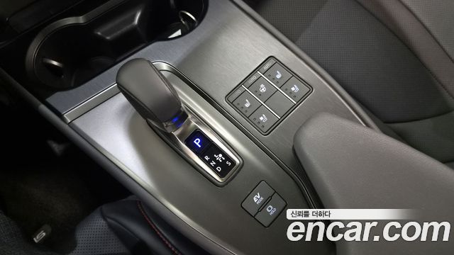 Lexus UX 2025 — photo 9