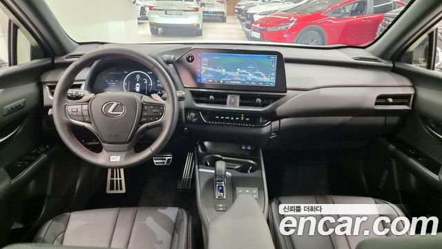 Lexus UX 2025 — photo 11