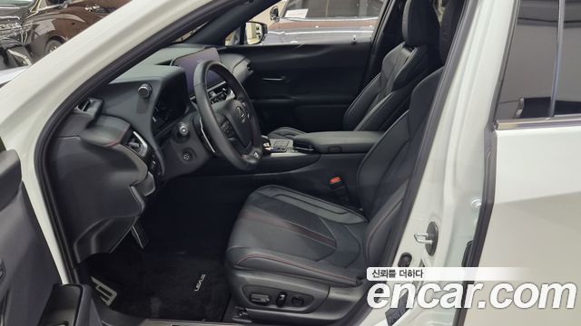 Lexus UX 2025 — photo 13