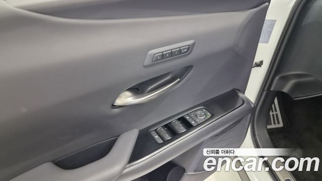 Lexus UX 2025 — photo 15