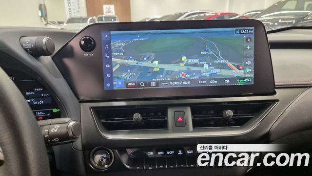 Lexus UX 2025 — photo 18