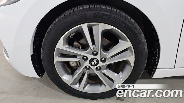Hyundai AVANTE 2017 — photo 5