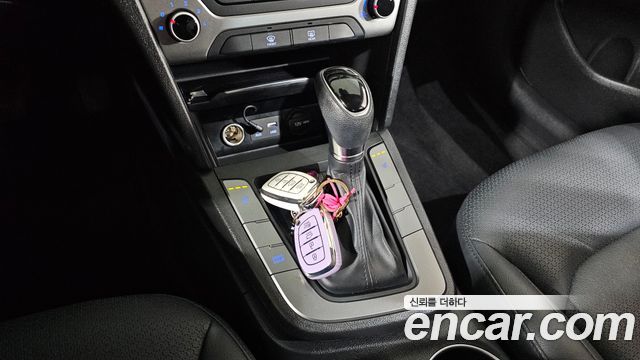 Hyundai AVANTE 2017 — photo 9