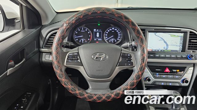 Hyundai AVANTE 2017 — photo 13