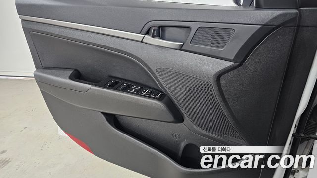 Hyundai AVANTE 2017 — photo 14
