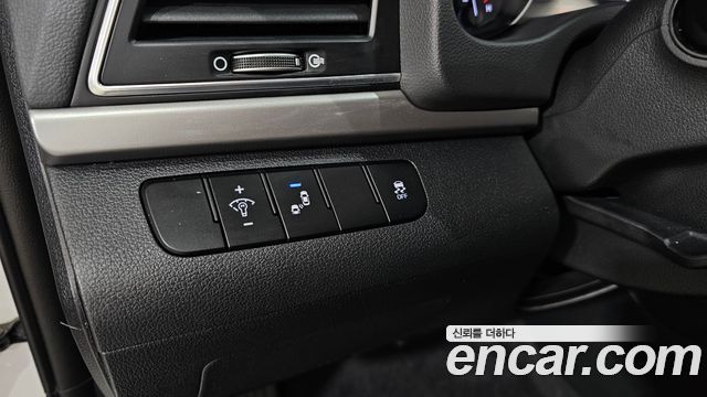 Hyundai AVANTE 2017 — photo 15