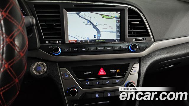 Hyundai AVANTE 2017 — photo 17