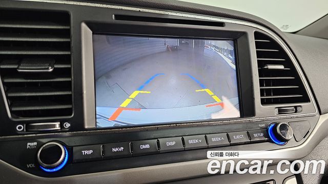 Hyundai AVANTE 2017 — photo 18