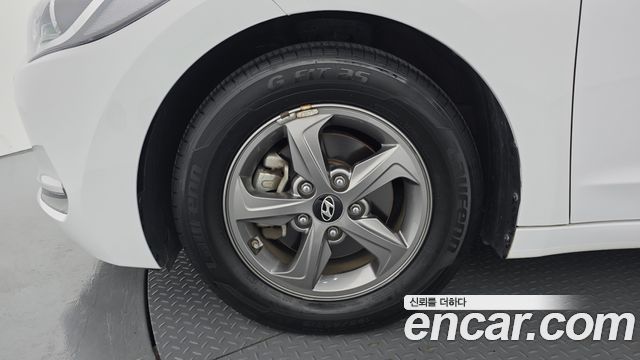 Hyundai AVANTE 2017 — photo 5